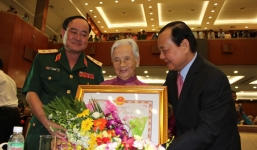 Luật không quy định “Tái giá không được vinh danh”